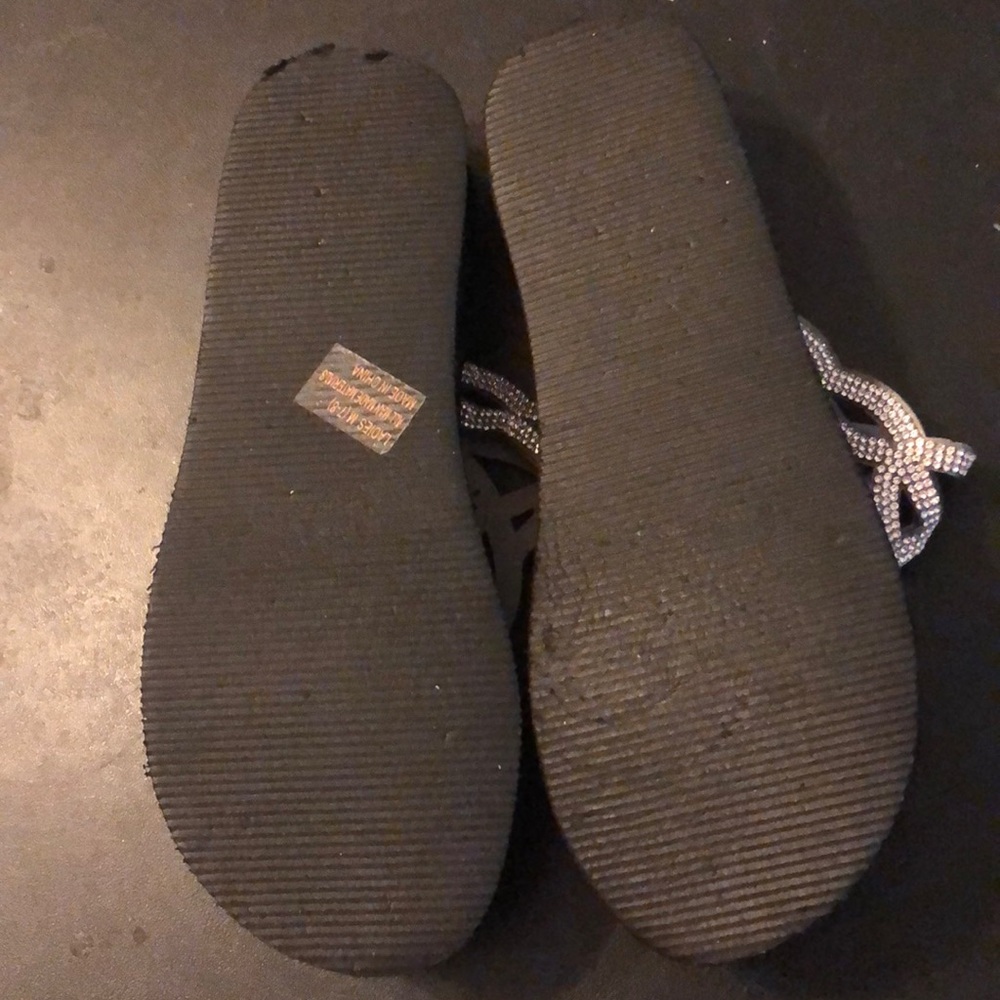 Cute flip flops/Sandals - Picture 4 of 4